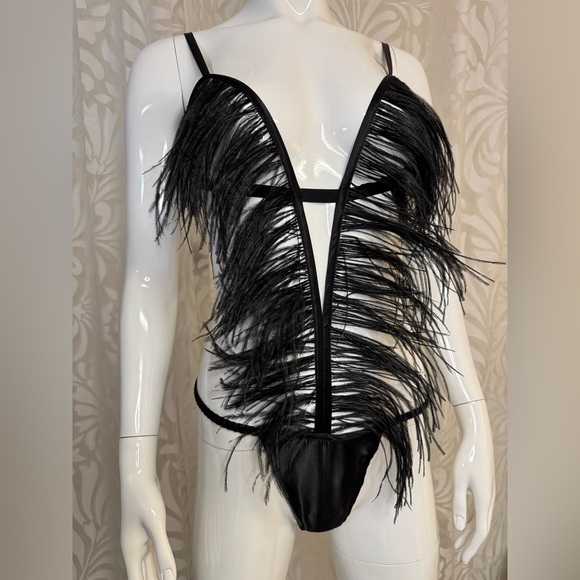 NWOT Frederick’s of Hollywood Black Ostrich Feather Teddy Lingerie Intimates - Picture 1 of 12